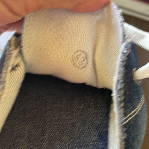 Slip on stresses denim shoe! - Picture 6 of 8